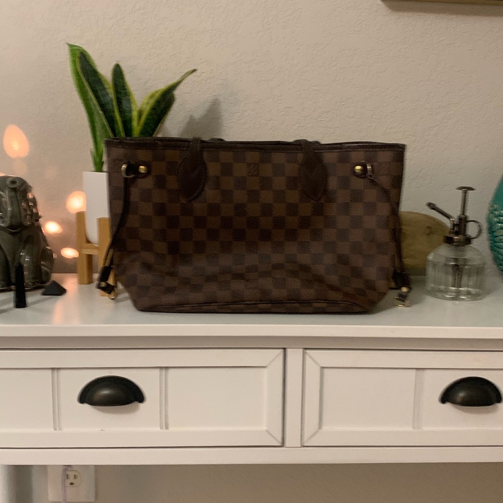 Louis Vuitton Neverfull PM in fair condition. Please see all pictures!